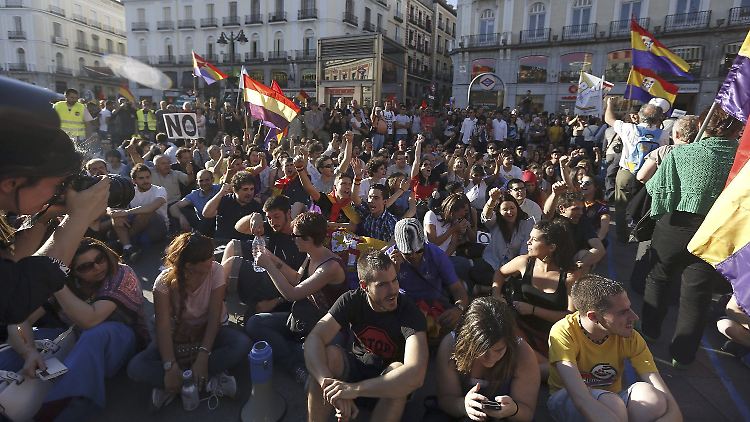 Demonstration in Madrid für die Republik.