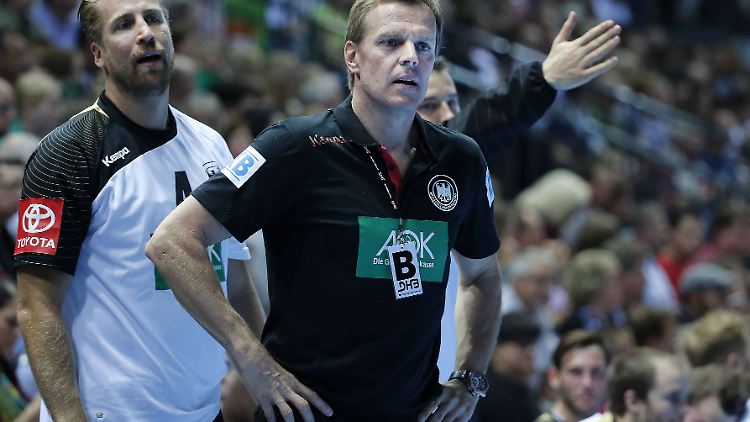 Bundestrainer Martin Heuberger mit Oliver Roggisch, der kurz vor dem Polen-Spiel aus dem Kader gestrichen wurde.