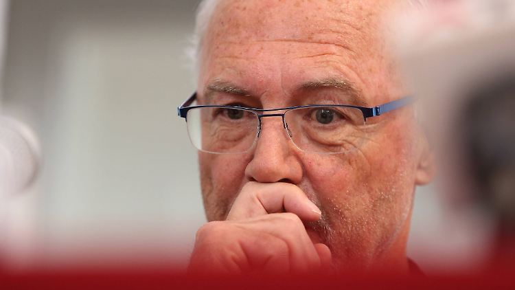 "Ich habe nie für Katar oder für bin Hammam gearbeitet", sagt Franz Beckenbauer.