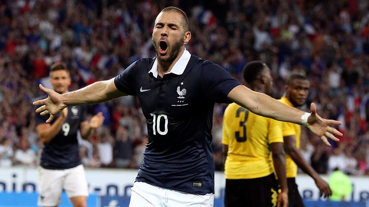 Karim Benzema spielt in Lille groß auf.
