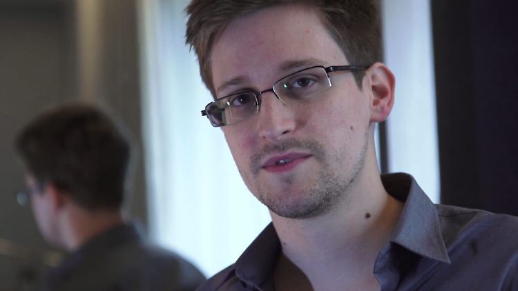 Edward Snowden fürchtet ein Jahr nach seinen ersten Enthüllungen, dass die Debatte um Überwachung zu früh abbricht.