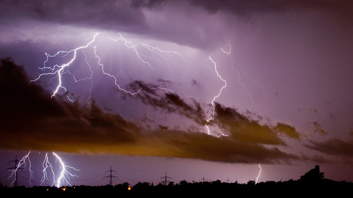 Der Deutsche Wetterdienst rechnet auch für die kommenden Tage mit Gewitterwolken über Deutschland.