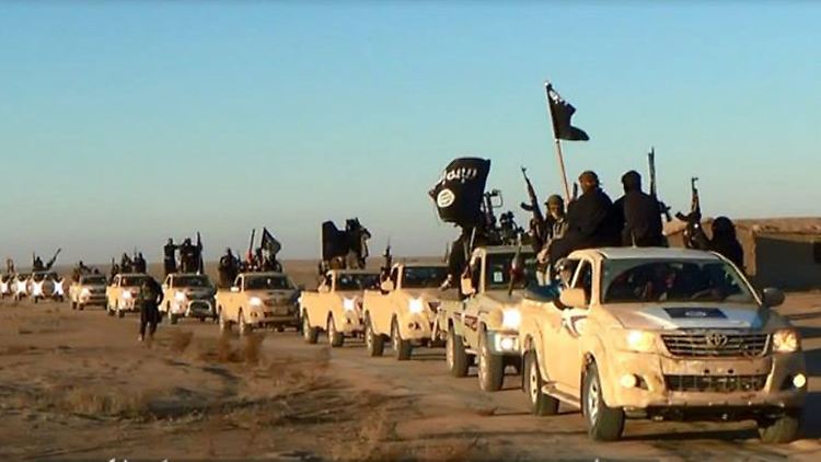 Seit Monaten sickern immer mehr ISIS-Kämpfer über die syrische Grenze in den Irak - so wie dieser Konvoi in der westlich gelegenen Anbar-Region.