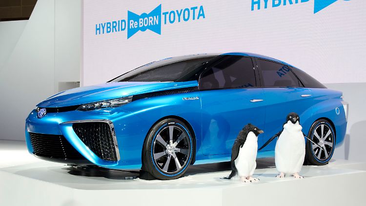 Bei dem Gedanken, dass der Toyota 2015 FC über 700 Kilometer mit einer Tankfüllung zurücklegt, wird selbst den Pinguinen warm ums Herz.