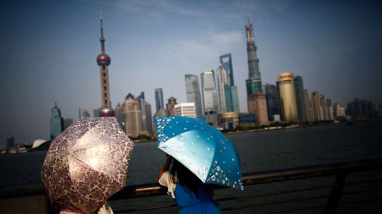 Shanghai - Boomtown des Fernen Ostens: Von den Kaianlagen der Hafenmetropole ist es nicht weit bis in die Industriezentren rund um Hangzhou.