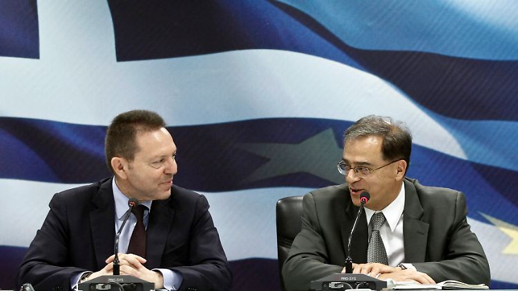 Athener Stühlerücken: Gikas Hardouvelis (r) folgt Yannis Stournaras im Amt als Finanzminister.