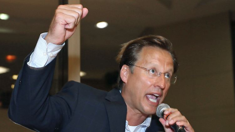 Mit dem Wirtschaftsprofessor David Brat betritt ein bis dahin weitgehend unbekannter Akteur tosend die politische Bühne der USA.