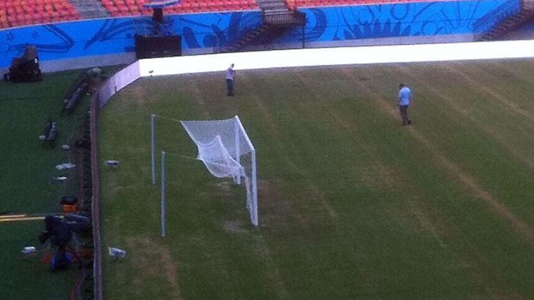 Keine Platzmarkierungen, schlechter Zustand: der Rasen im Stadion in Manaus.