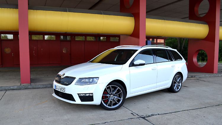 Man muss zweimal hinschauen, um zu begreifen, was mit dem Skoda Octavia RS für ein potentes Kerlchen vor einem steht. 
