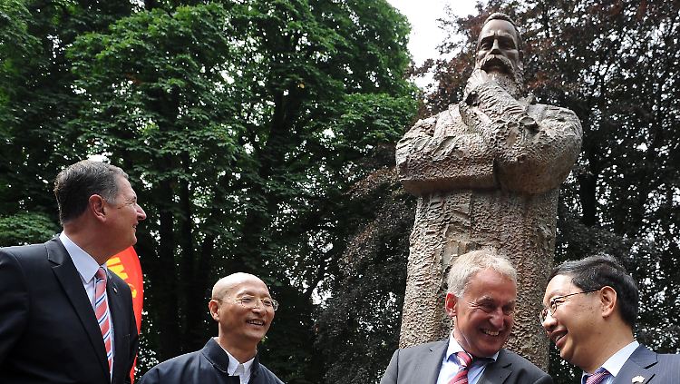 Viele Chinesen besuchen jedes Jahr die Geburtsstadt des Mitbegründers des Marxismus. 