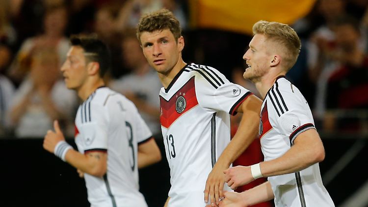 Wollen denn Titel: Mezut Özil, Thomas Müller und André Schürrle.