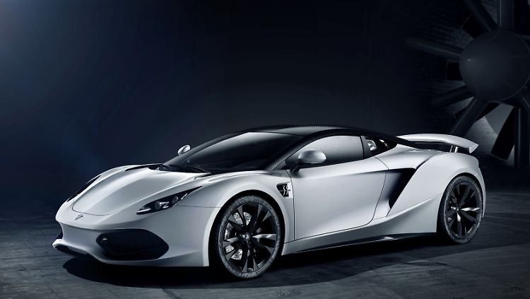 Eine gewisse Ähnlichkeit mit dem Lamborghini Aventador ist dem Arrinera Hussarya nicht abzusprechen.