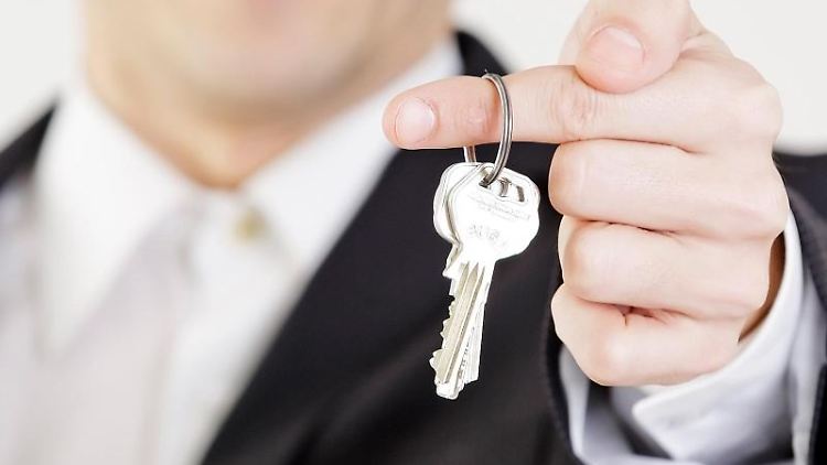 Wer einen Teil seiner Wohnung untervermieten will, sollte seinen Vermieter um Erlaubnis fragen.