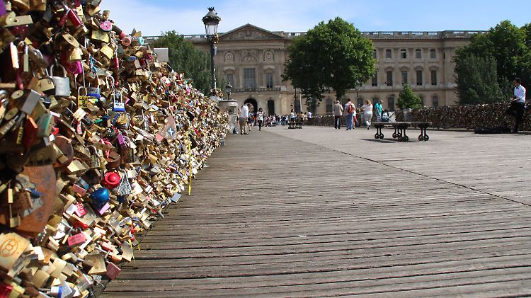 Die "Liebesschlösser" an der Pont Des Arts in Paris sind weltbekannt. 