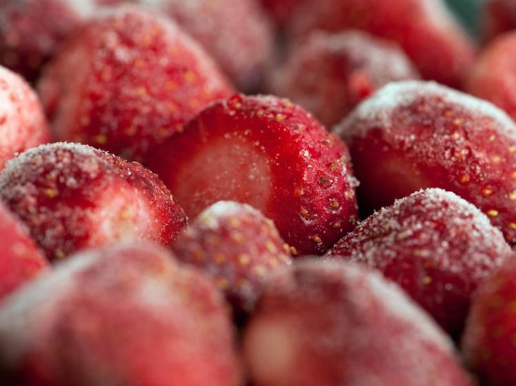 Gefrorene Erdbeeren mit Hepatitis-Viren und pestizidverseuchtes Gemüse - solche Produkte haben Prüfer gefunden.