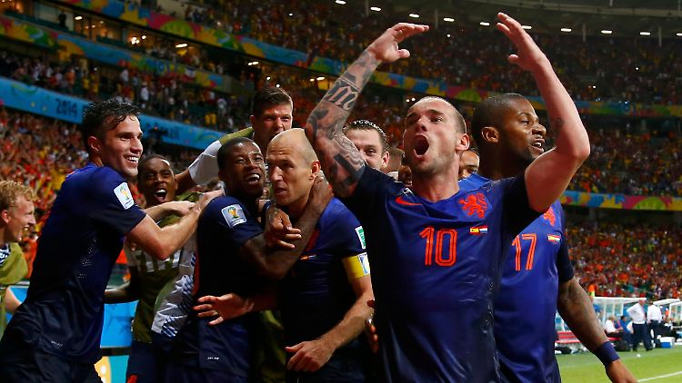 Die Niederländer haben Weltmeister Spanien mit 5:1 aus dem Stadion geschossen.