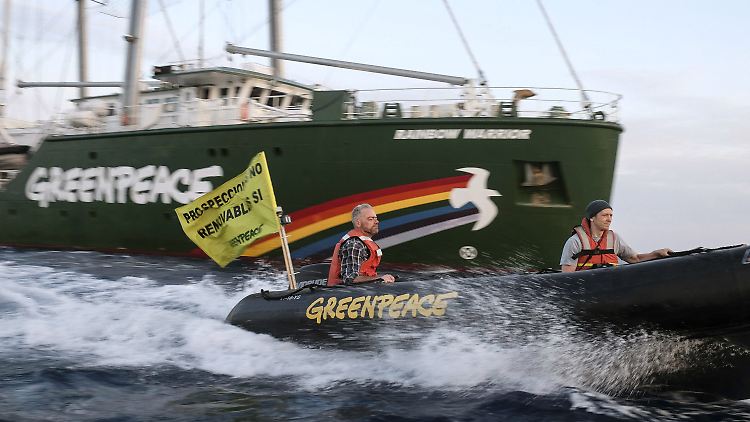 Beim Einsatz der "Rainbow Warrior", dem Flaggschiff von Greenpeace.
