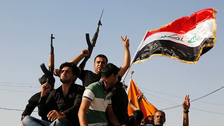 Irakische Freiwillige wollen gegen die Truppen der Isis in den Kampf ziehen.