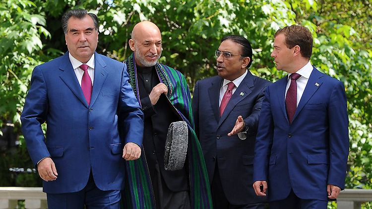 Regionale Vierer-Koalition: Rachmon, Karsai, Zardari und Medwedew (v.l.) kin Sotschi.