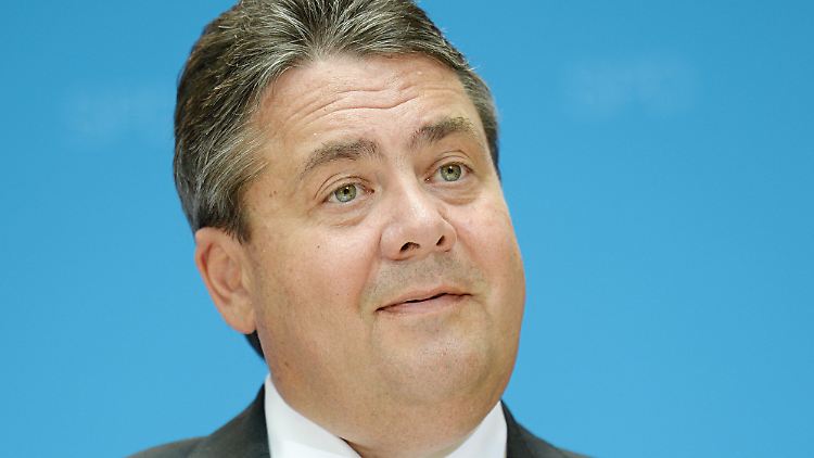 Sigmar Gabriel erhält rund 2000 Euro für "das schönste Amt neben dem Papst", wie Franz Müntefering mal sagte.
