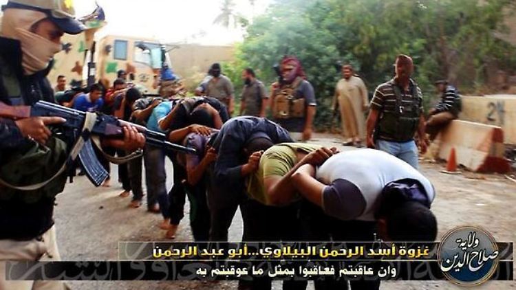 Isis-Rebellen nehmen Gefangene. Die Dschihadisten haben in den letzten Tagen mehrere große Städte erobert.