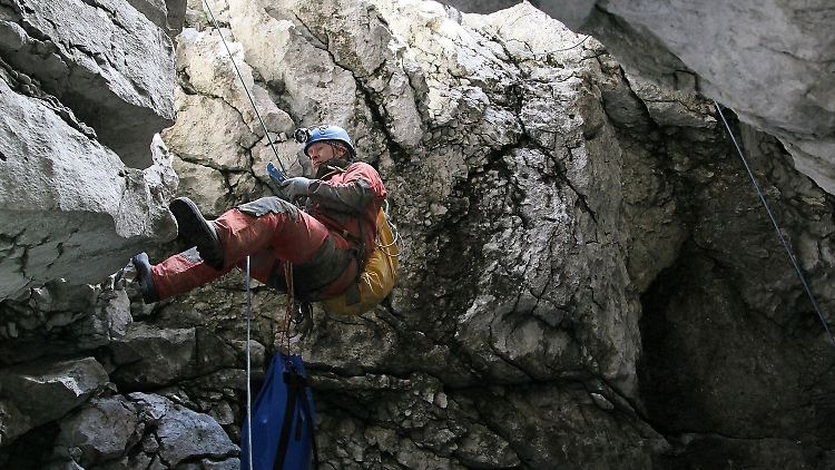 Die Höhle ist nur schwer zugänglich.