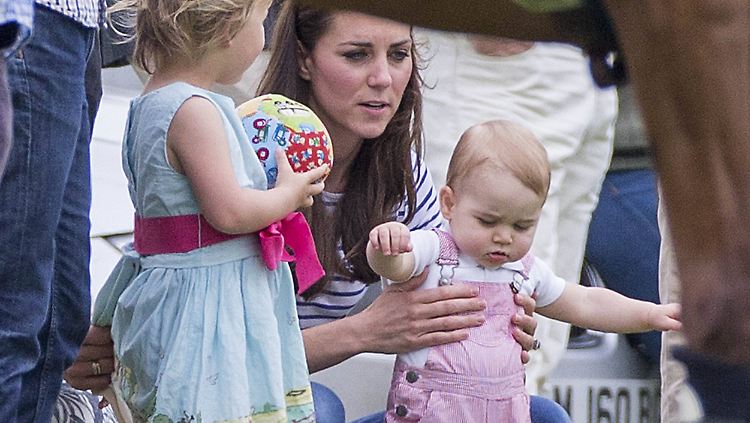 Noch braucht George die sichernde Hand von Mama Kate.