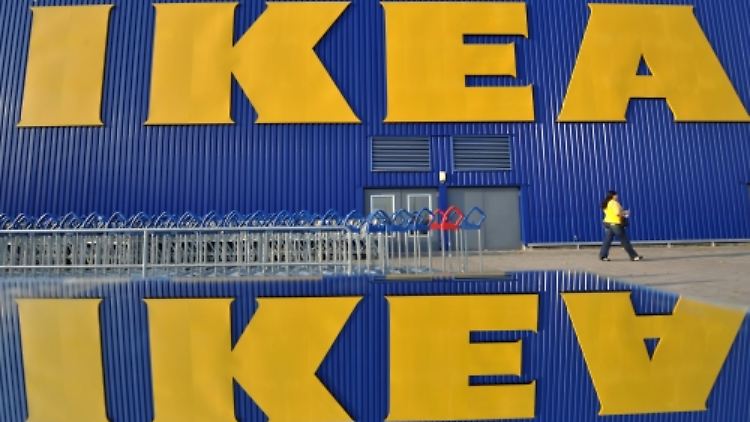 Ikea räumte ein, dass in der DDR Strafgefangene unter Zwang Möbel für den Konzern fertigen mussten. Offenbar profitierten aber auch andere Unternehmen, wie Aldi oder Volkswagen von der Zwangsarbeit.