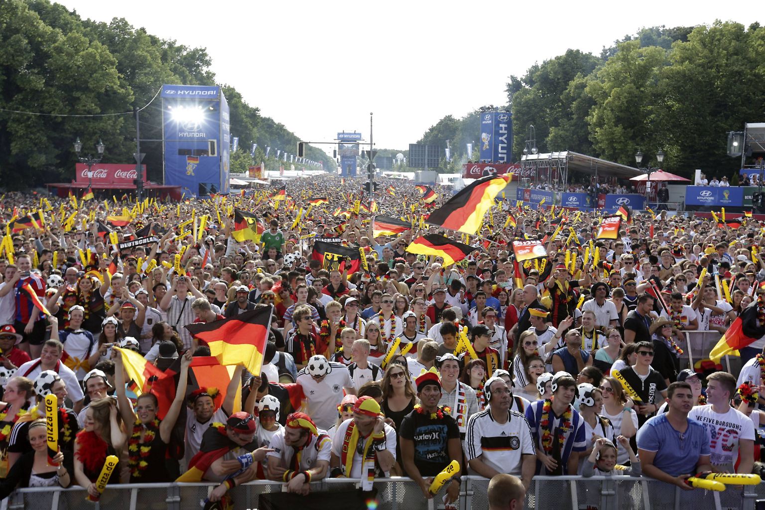 Deutschland vor dem WM-Auftakt: Es ist wieder Fanmeilen-Zeit.