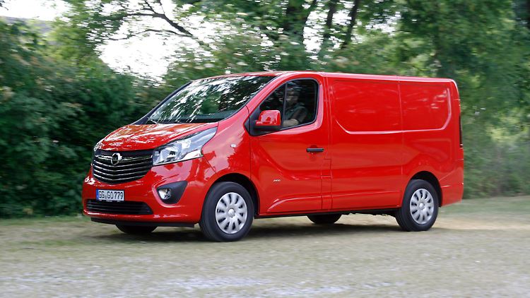 Das feuerrote Spielmobil ist der neue Opel Vivaro und soll die Handwerker wieder dazu bringen, die Marke mit dem Blitz zu fahren.
