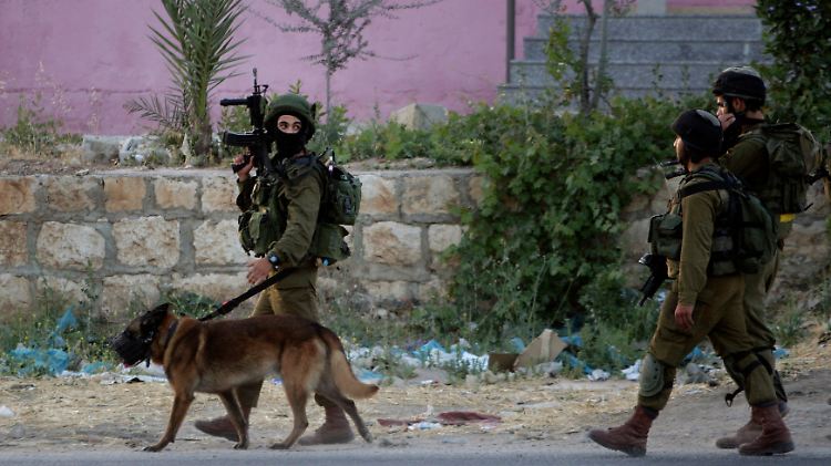 Israelische Soldaten durchkämmen Nablus.