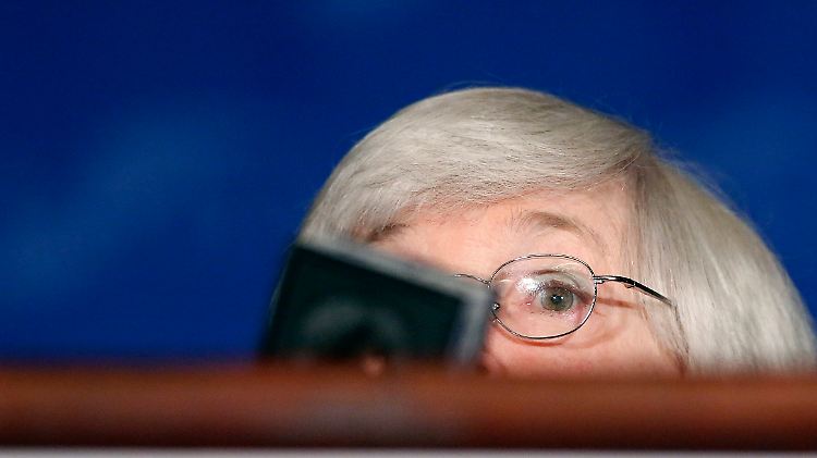 US-Anleger lauschen Fed-Chefin Janet Yellen.