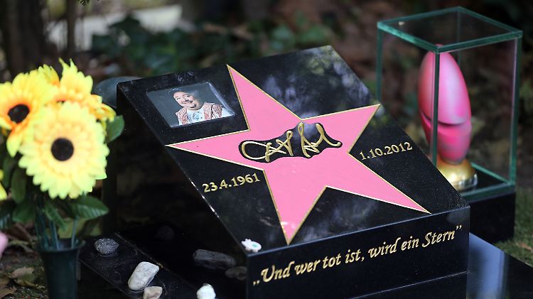 Der Grabstein Bachs befindet sich auf dem Kölner Melatenfriedhof.