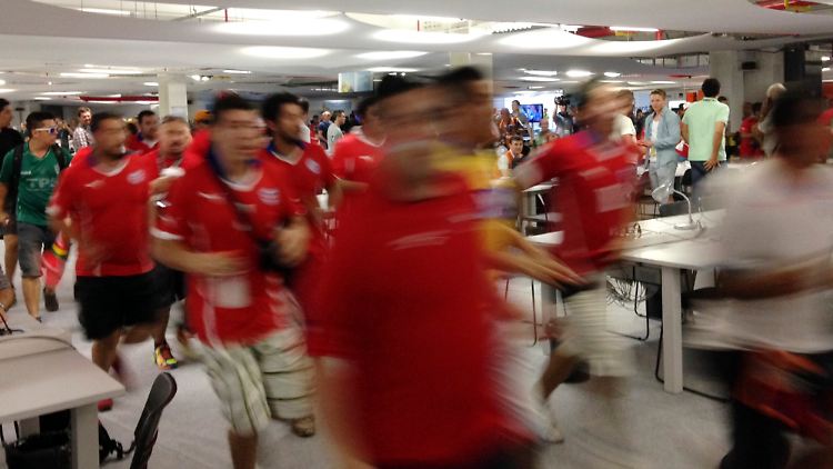 Chile-Fans sorgen für ordentlich Krach im heiligen Maracanã-Stadion.