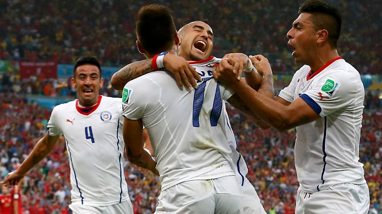Bejubeln die Sensation: Mauricio Isla, Eduardo Vargas, Arturo Vidal und Gonzalo Jara (v.l.)