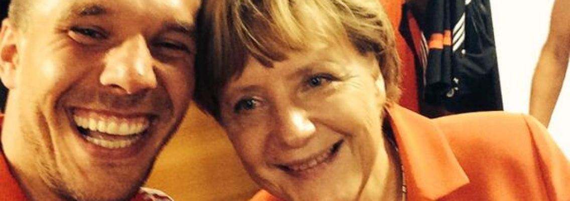 Angela Merkel ist Mega-Miro gerade noch entkommen - kann Lukas Podolski sie niederstrecken?