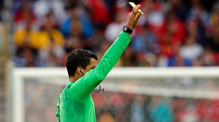 Sandro Ricci griff beim Spiel Frankreich gegen Honduras erstmals auf die Torlinientechnik GoalControl zurück - und pfeift nun das zweite WM-Gruppenspiel der deutschen Fußball-Nationalelf.