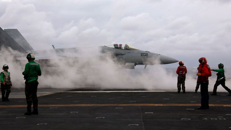 Start vom Deck des US-Flugzeugträgers: Im Arsenal der US-Streitkräfte wird die "Hornet" als Mehrzweckkampfflugzeug geführt.