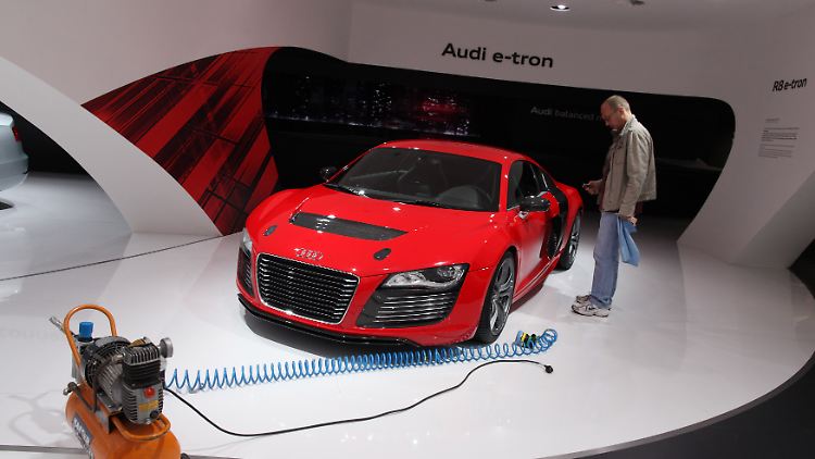 Bald auf der Autobahn zu sehen? Ein Audi "R8 e-tron", hier noch als Ausstellungsstück auf der IAA 2011 in Frankfurt.