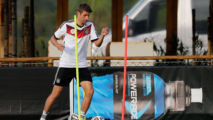Hoffentlich lässt er wenigstens die Stangen heil: Thomas Müller.