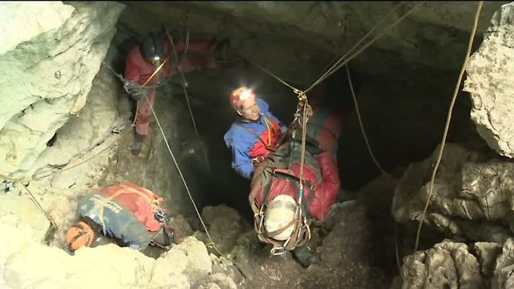 Westhauser war bei der Erkundung der Höhle von einem Steinschlag getroffen worden.