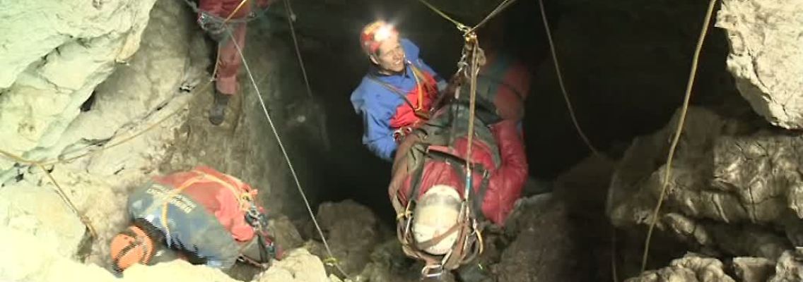Westhauser war bei der Erkundung der Höhle von einem Steinschlag getroffen worden.