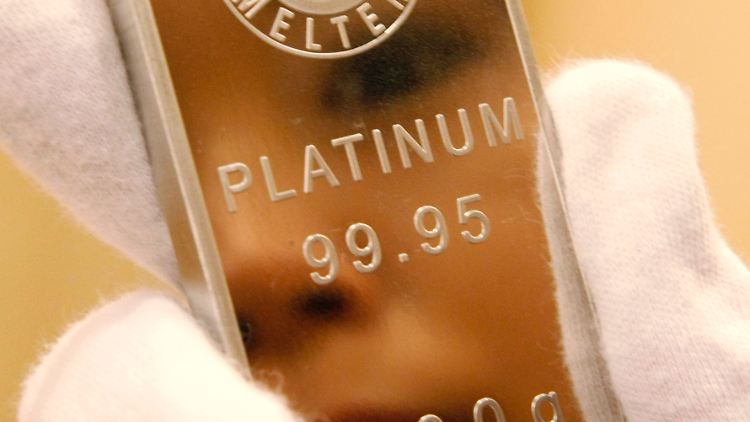 Platin teurer, Gold und Silber auch: Die Geldpolitik der Notenbanken heizt die Preise an.