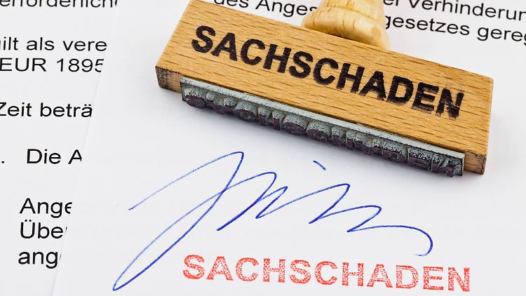 Versicherer müssen seit 2008 auch bei grober Fahrlässigkeit zahlen - zumindest ein bisschen.