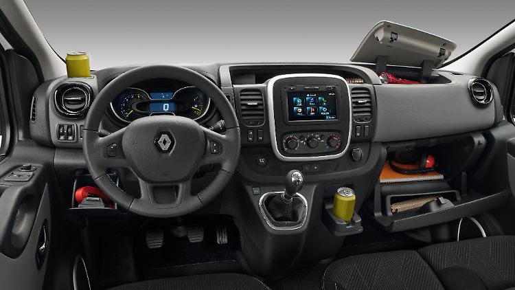 Ablageflächen gibt es im Renault Trafic reichlich. Nicht alle erfüllen ihren Zweck aber zu 100 Prozent.