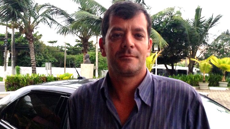 Adriano wohnt in Salvador da Bahia. Er interessiert sich nicht für Fußball, findet die WM aber gut - weil er von ihr profitiert.