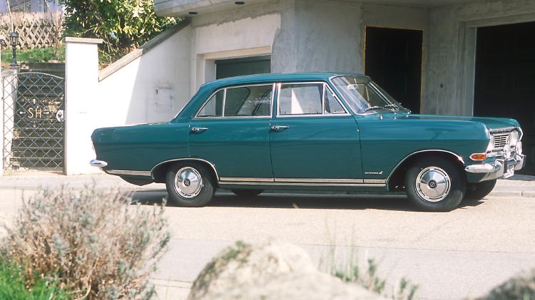 Für 9564 Mark und 50 Pfennig erwarb Sepp Herberger damals seinen Opel Rekord. Bezahlt wurde bar und aus der eigenen Tasche. 