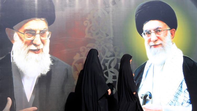 Bilder von Ajatollah Ali Chamenei in Bagdad: Der Iran könnte die irakische Hauptstadt gegen die Angriffe der Isis-Truppen schützen.