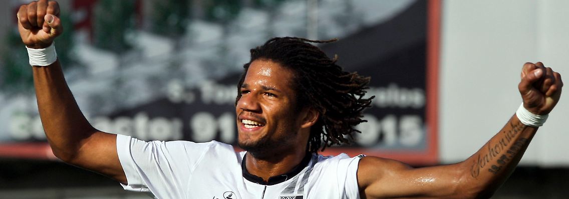 Tiago Manuel Dias Correia alias Bebe wechselte von Vitória Guimaraes SC zu Manchester United.