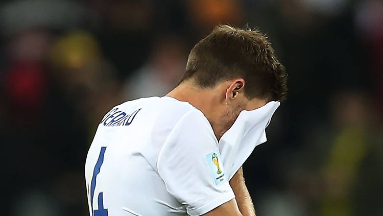 "Er war ein guter Kapitän, aber es wird Zeit, aufzuhören", legt der Telegraph Steven Gerrard ans Herz.  